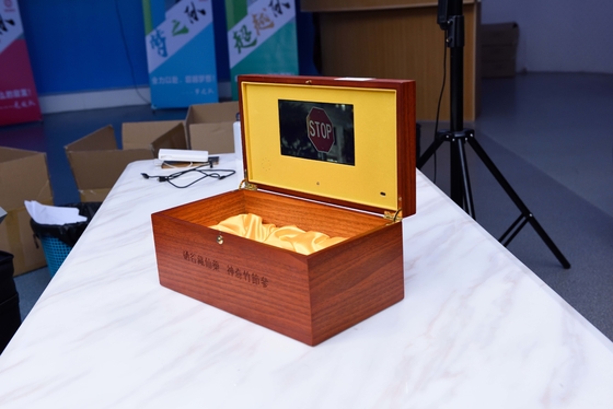 HD LCD Screen Video Gift Kotak Kayu OEM untuk pemasaran promosi